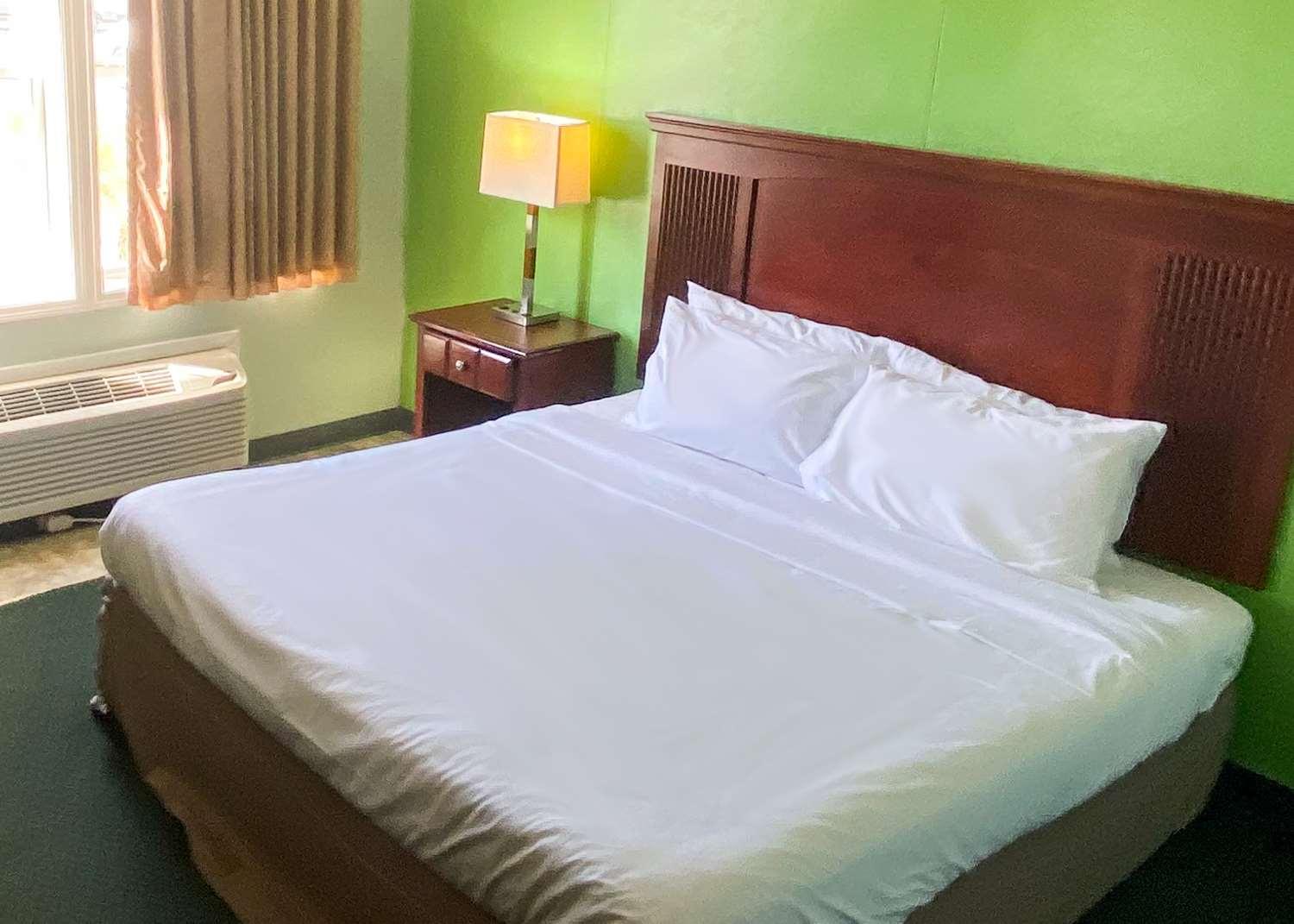 Knights Inn Лейк Сити Екстериор снимка